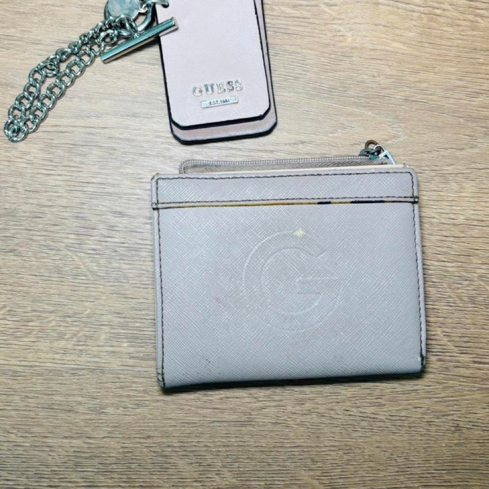 Guess Tan Bifold Wallet Silver Chain Accent ID Window Card Holder Zip Pocket